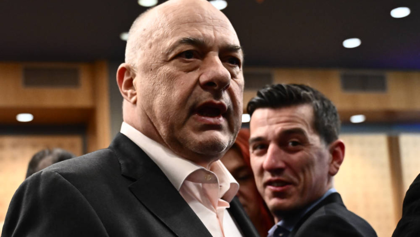 Βόλος: «Έκρηξη» Μπέου μετά από έφοδο στην Πολεοδομία-Έλειπε το 70% των υπαλλήλων (vid)