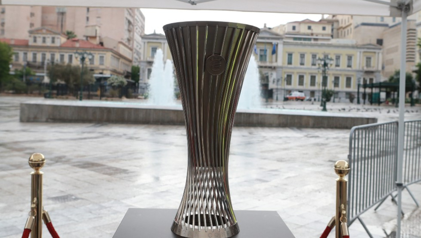 Conference League: Στο Θησείο το γιγάντιο τρόπαιο ύψους 2,5 μέτρων