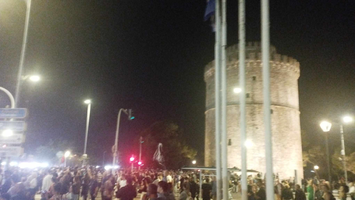 Οι πανηγυρισμοί των οπαδών του ΠΑΟΚ στο Λευκό Πύργο