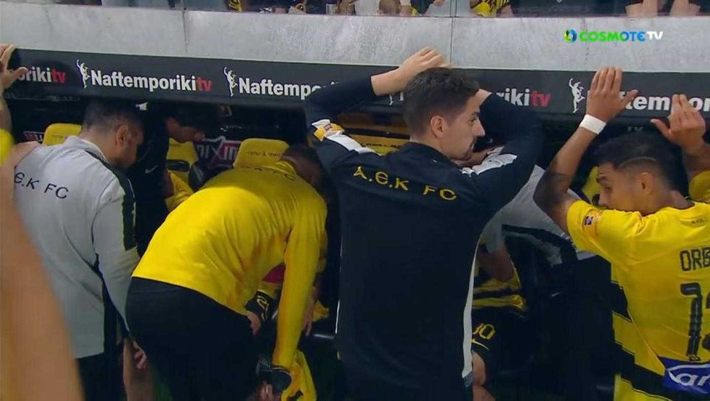 Απίστευτο κοντράστ με τις αντιδράσεις παικτών και φίλων της ΑΕΚ