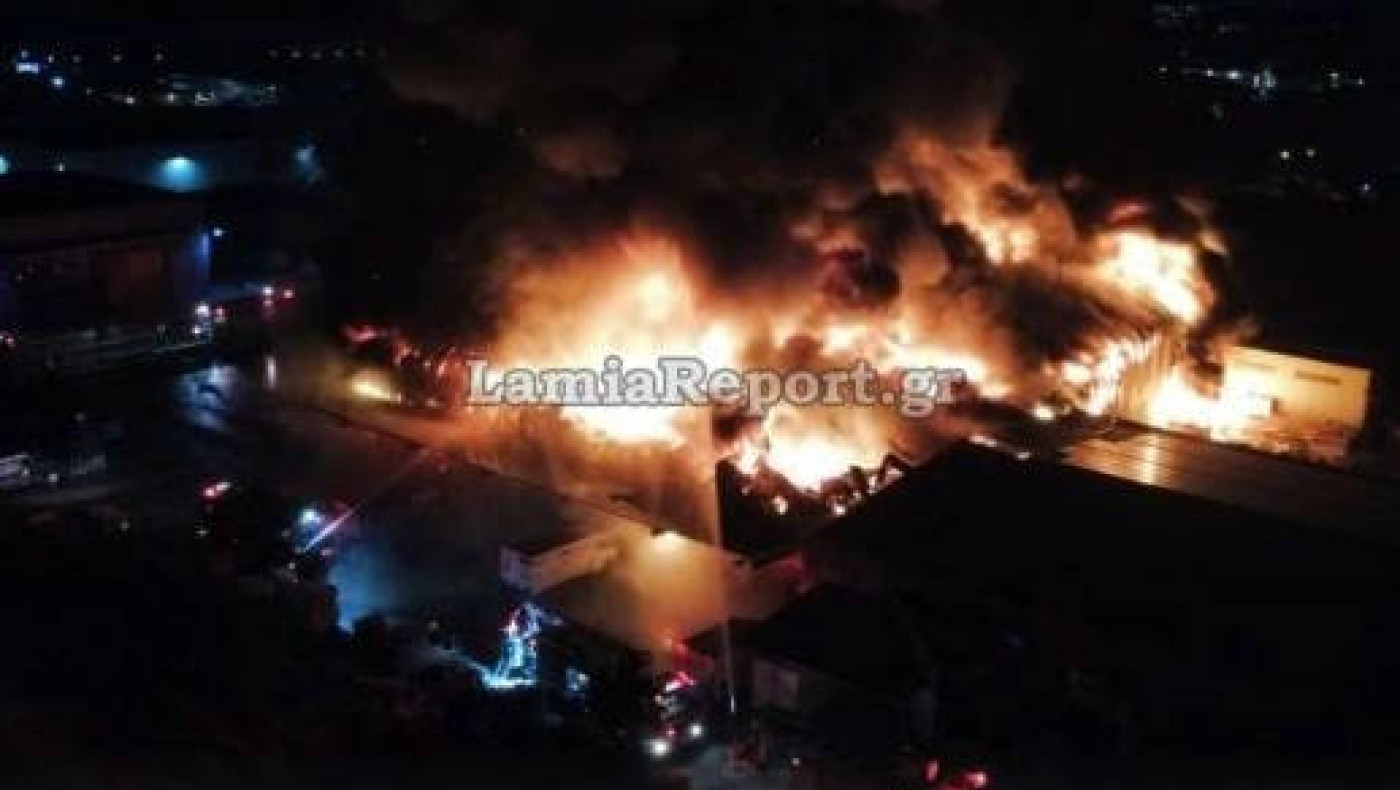 Φωτιά σε εργοστάσιο στη Λαμία-Η σύνδεση με τα γεύματα που προκάλεσαν δηλητηρίαση σε μαθητές
