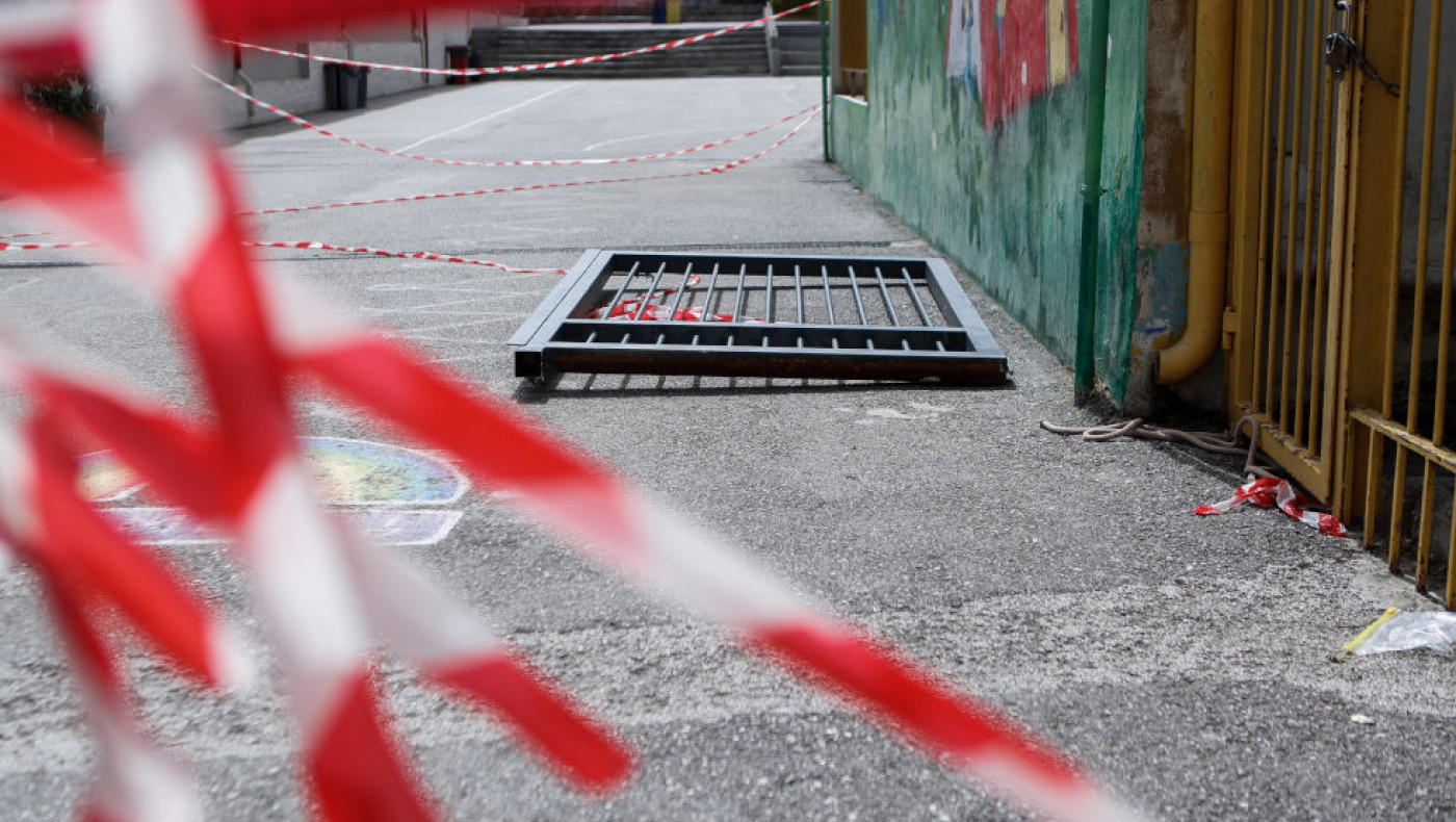 Έπεσε καγκελόπορτα σε σχολείο στην Κηφισιά: Η σχολική τσάντα έσωσε 9χρονο μαθητή!