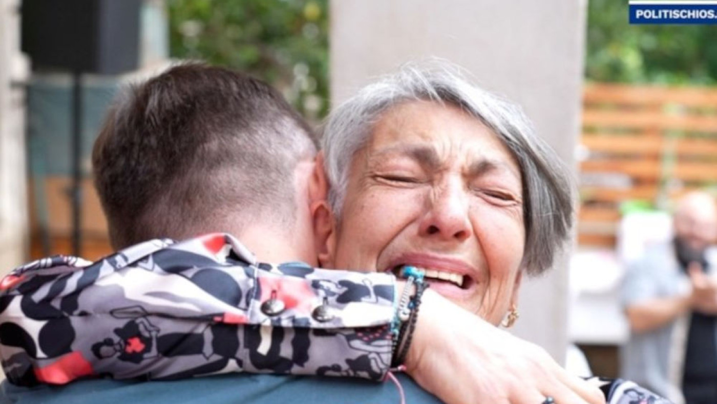 Ράγισαν καρδιές στη Χίο: Ασθενής πέφτει στην αγκαλιά του δότη μυελού των οστών που της έσωσε τη ζωή