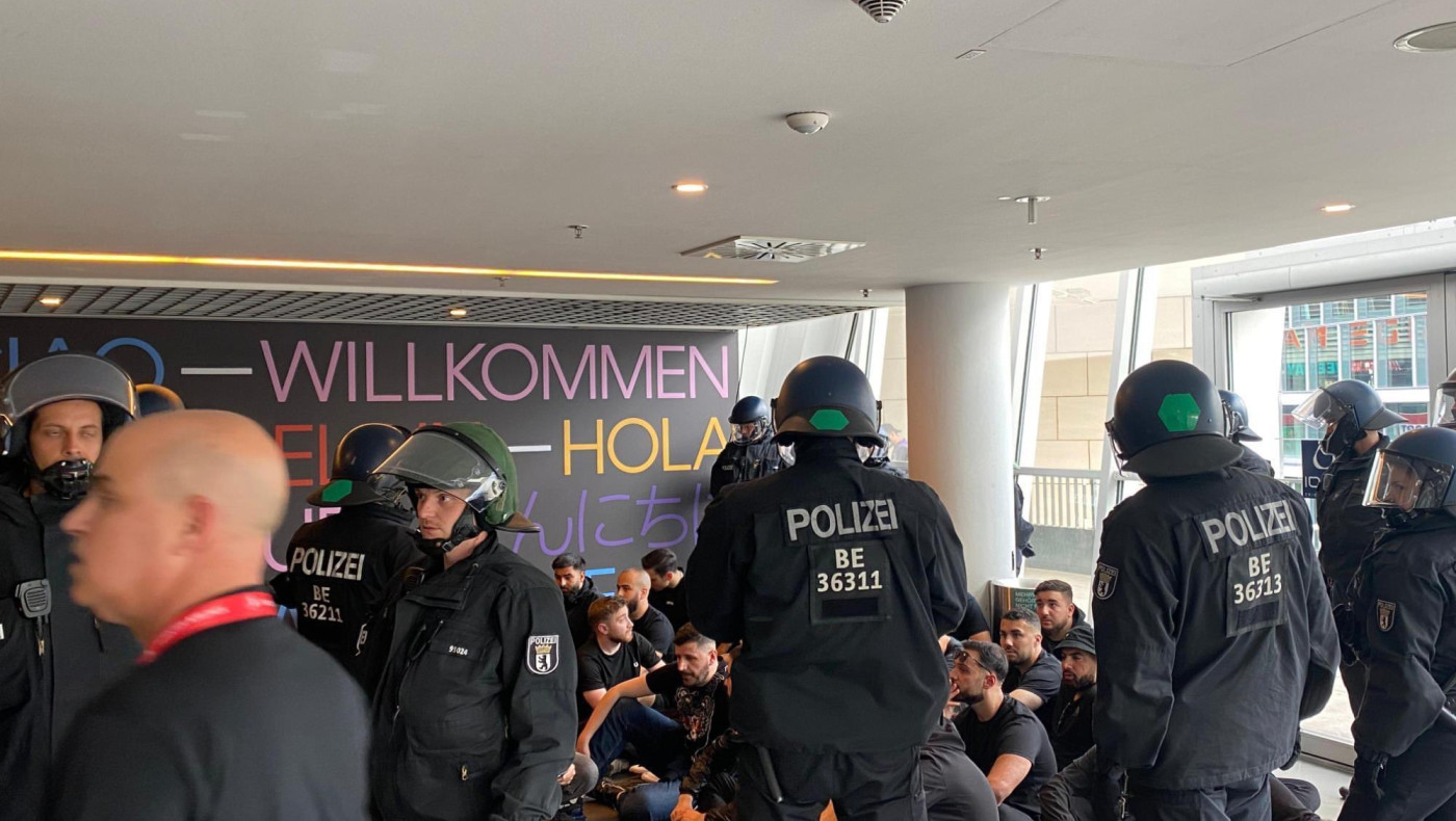 Συλλήψεις Τούρκων οπαδών πριν την έναρξη του ματς