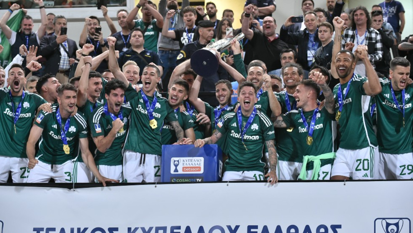 Η απονομή του Κυπέλλου στον Παναθηναϊκό