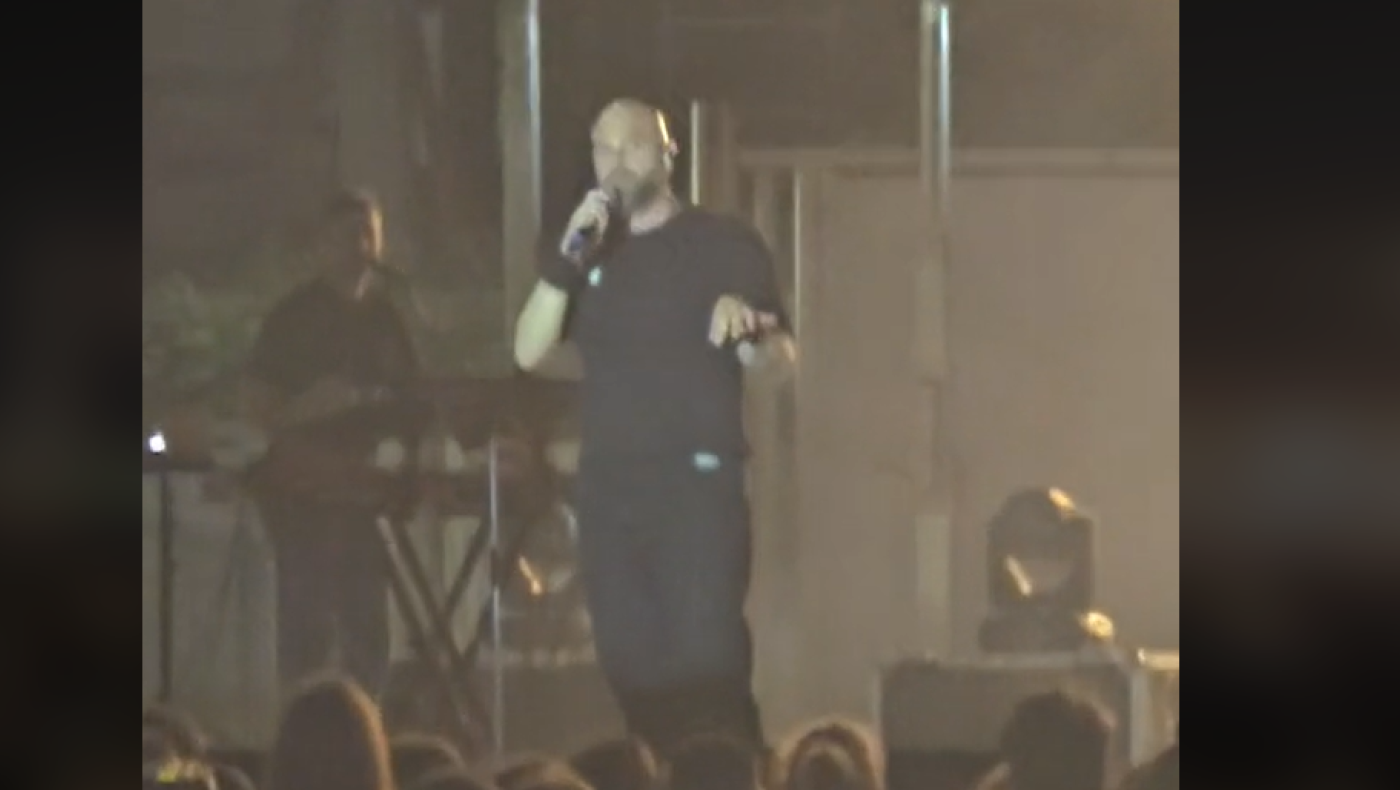 Μιχάλης Κουινέλης: Τα on air μπινελίκια σε συναυλία του - «Ποιος είναι ο μ@λ@κ@ς;»