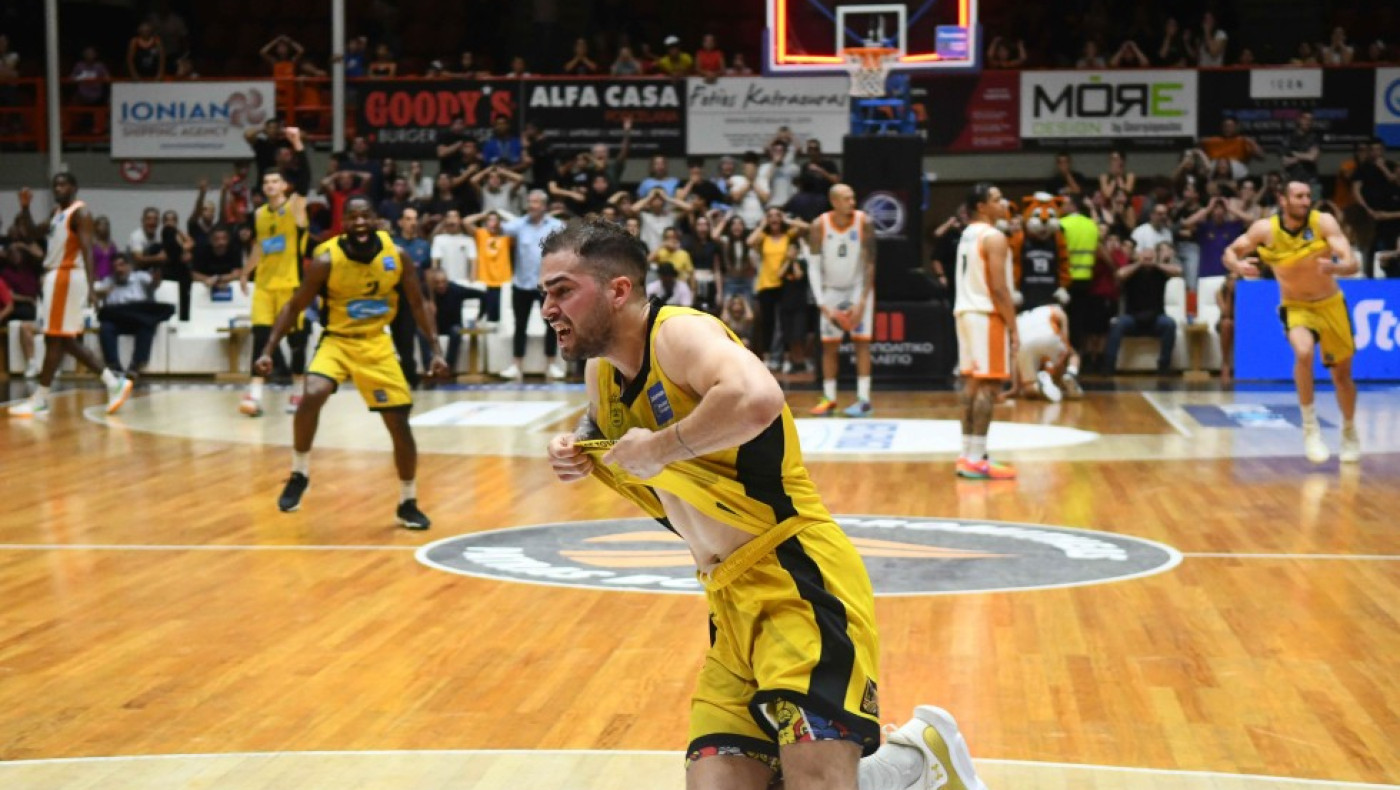 Με φοβερό buzzer beater του Τολιόπουλου ο Άρης στα ημιτελικά!