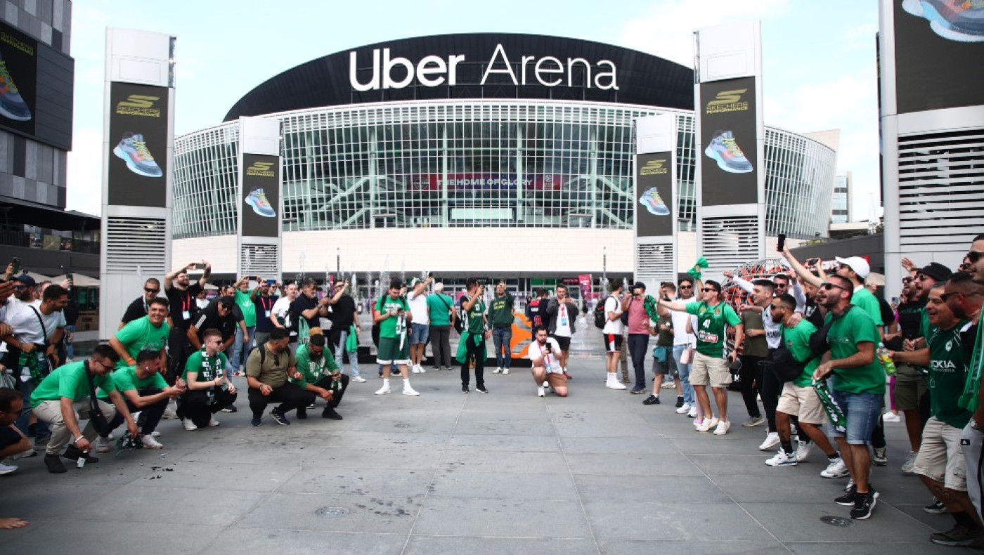 Final-4: Οργανωμένη επίθεση Τούρκων σε Έλληνες φιλάθλους έξω από την Uber Arena