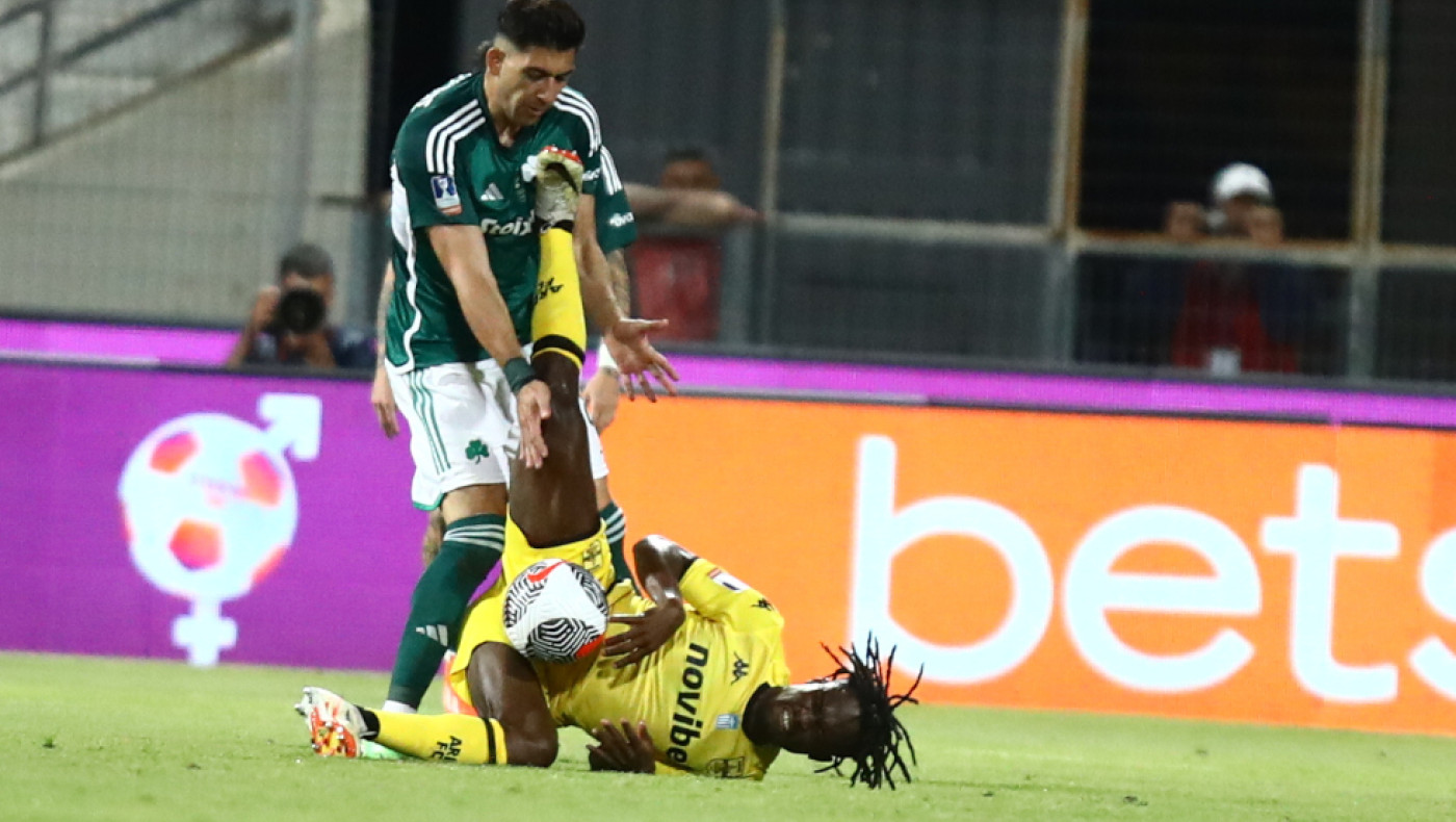 ΑΠΙΣΤΕΥΤΟ: Με εννιά παίκτες ο Άρης λόγω αποβολών Νταρίντα και Ζουλ