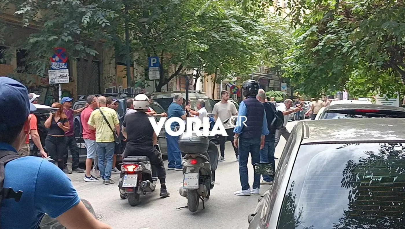 Θεσσαλονίκη: Απίστευτο ξύλο μεταξύ οδηγών, ο ένας σωριάστηκε στο δρόμο