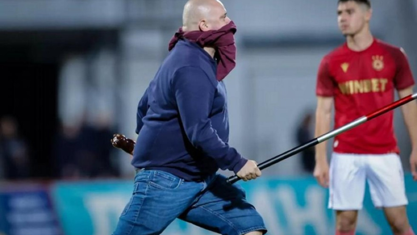 Βουλγαρία: Οπαδοί εισέβαλαν με ρόπαλα στο γήπεδο!