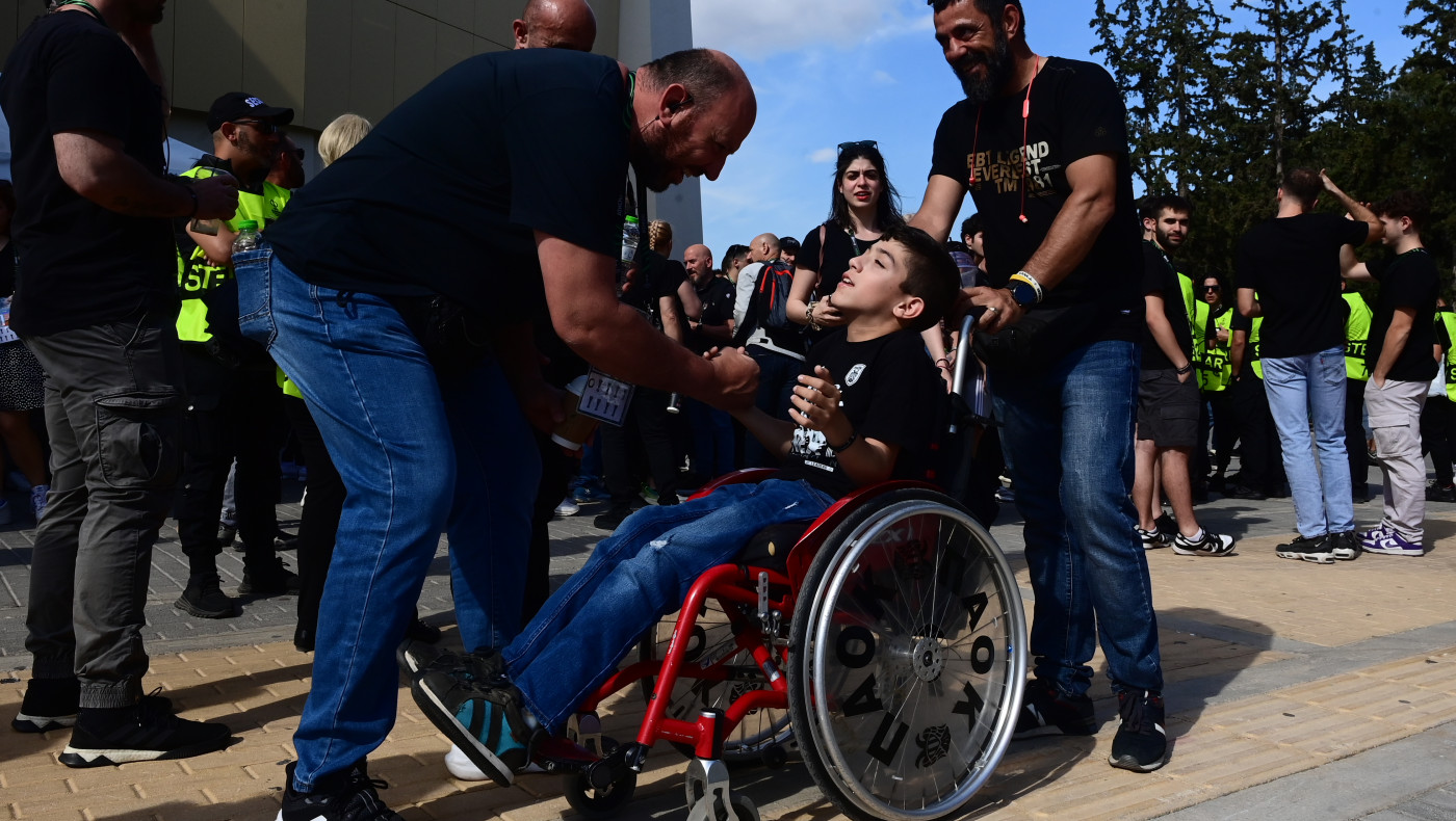 Conference League: Με την αγαπημένη φανέλα του ΠΑΟΚ ο μικρός Γιαννάκης στον τελικό