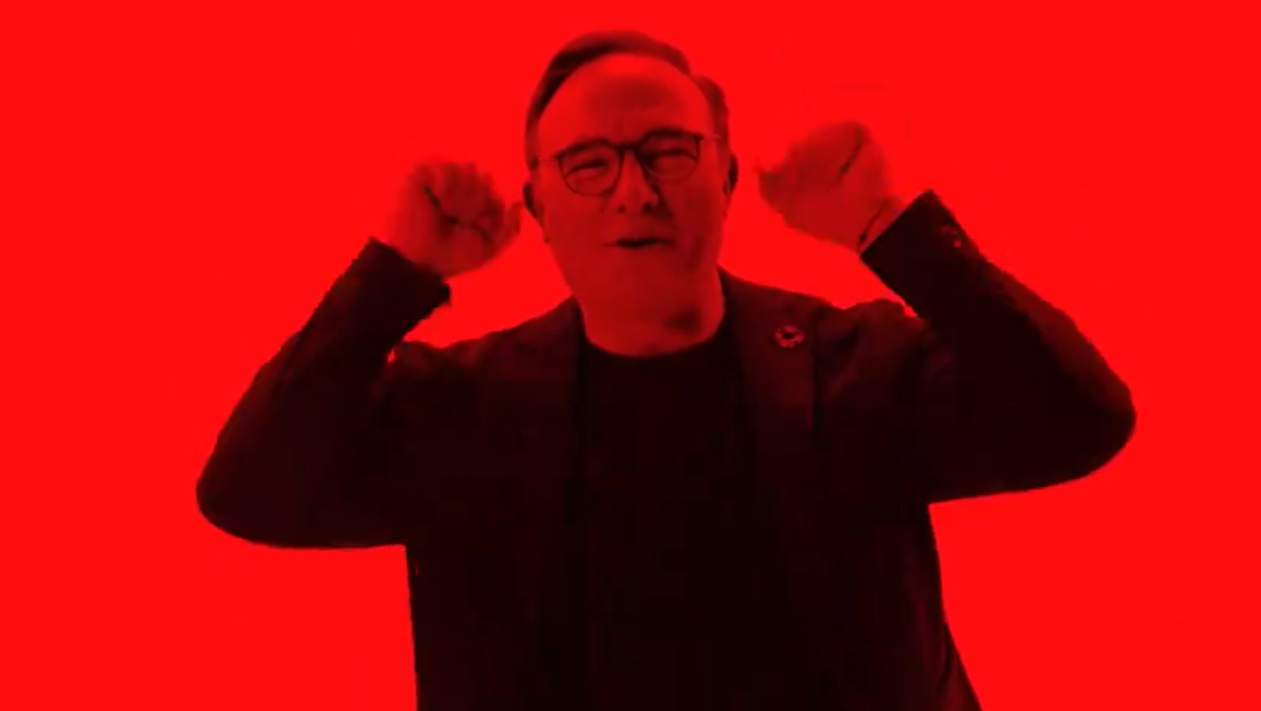 Conference League: Εκστασιασμένος ο Πέτρος Κόκκαλης τραγουδάει για τον Ολυμπιακό!