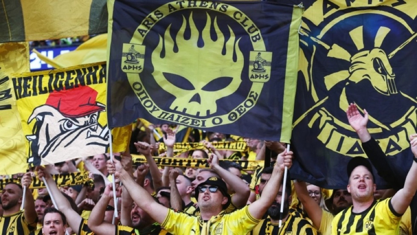 Τελικός Champions League: Πανό οπαδών του Άρη στην εξέδρα της Ντόρτμουντ