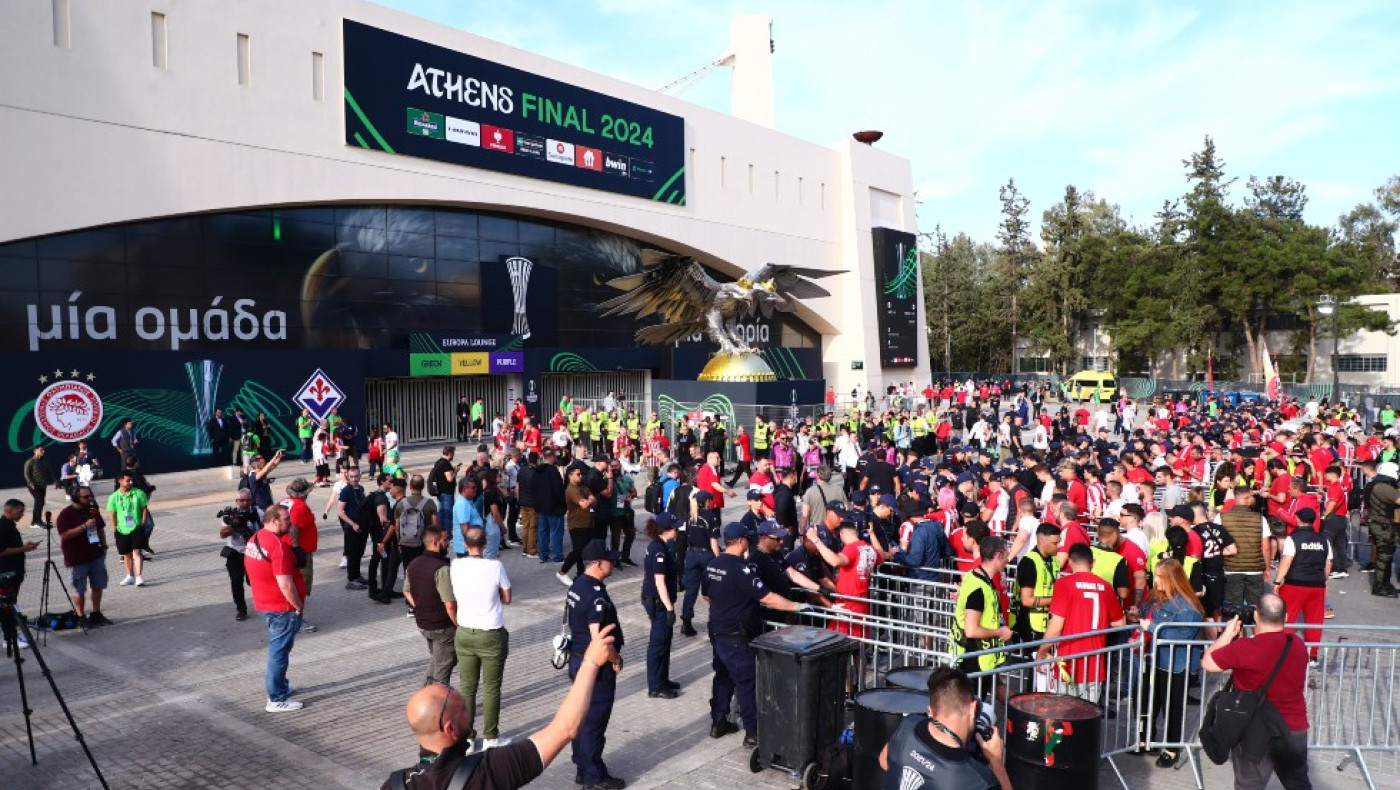 Ολυμπιακός: Πωλούν αναμνηστικά καθίσματα που έκλεψαν από την OPAP Arena!