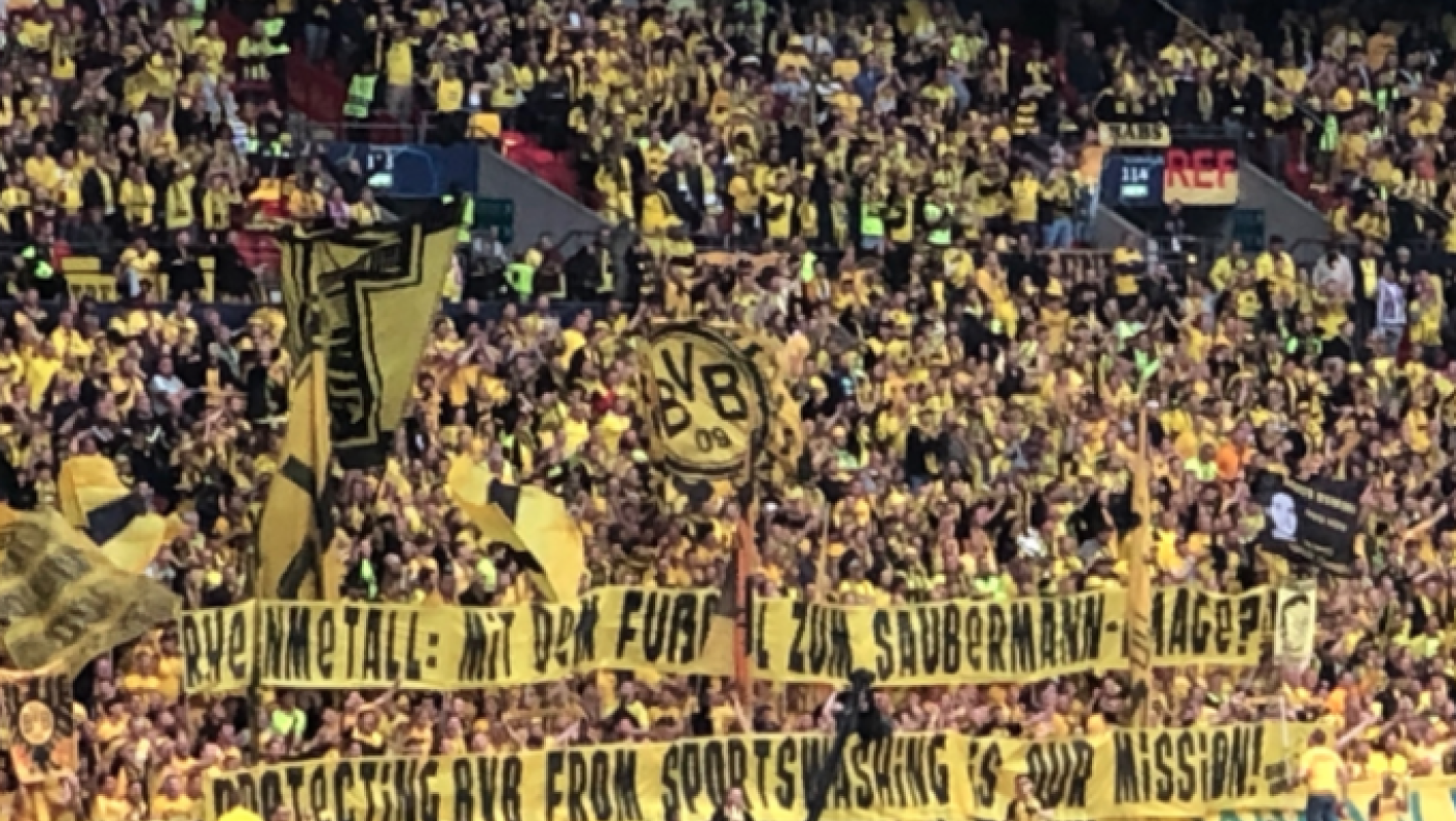 Πανό των οπαδών της Ντόρτμουντ κατά της διοίκησης