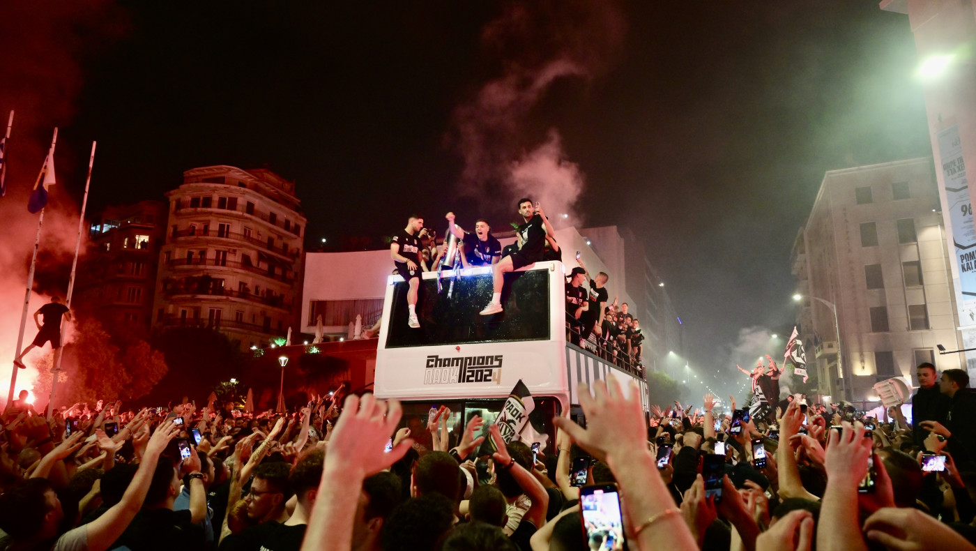 Ποια πολυθρόνα; Ποιόν καναπέ; Το… σαλόνι του Πρωταθλητή θέλουν οι MVP!