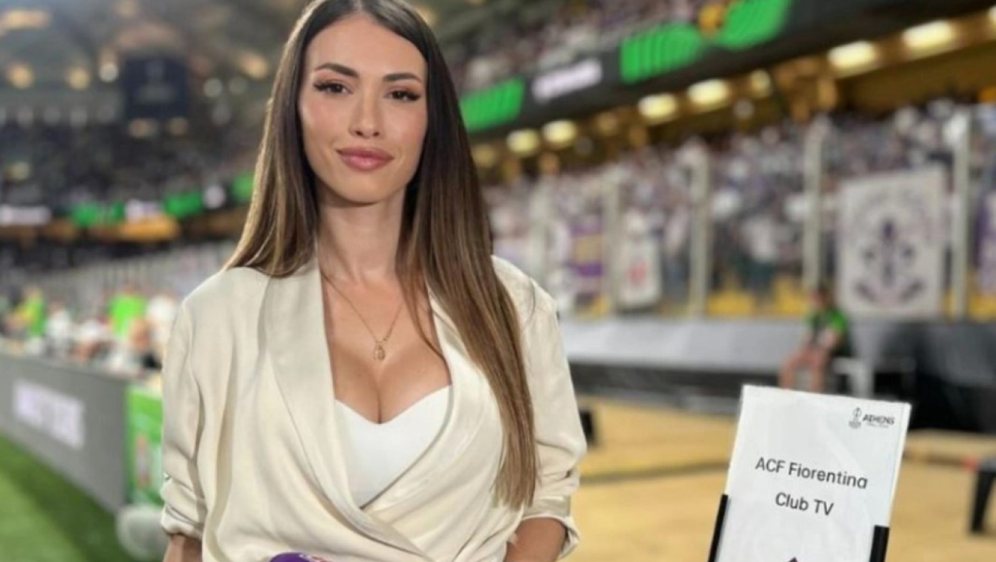 Η εκθαμβωτική δημοσιογράφος της Φιορεντίνα που τράβηξε τα βλέμματα στην ΟPAP Arena (pics)
