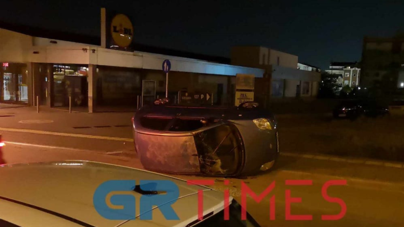 Θεσσαλονίκη: Τροχαίο με ανατροπή αυτοκινήτου! (vid)