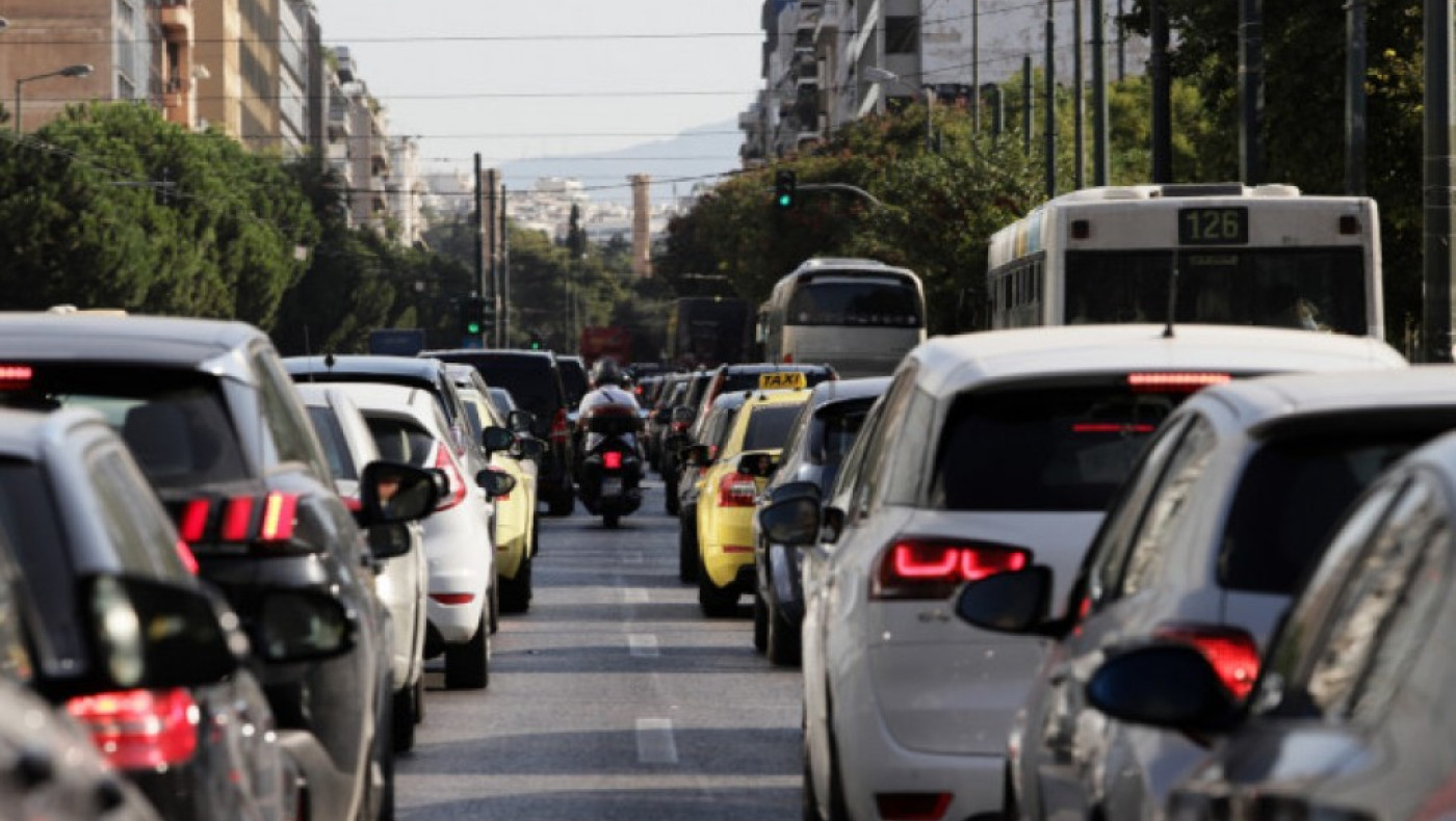 Τροχαίο στη Θεσσαλονίκη: Σύγκρουση αυτοκινήτων και... κυκλοφοριακό κομφούζιο