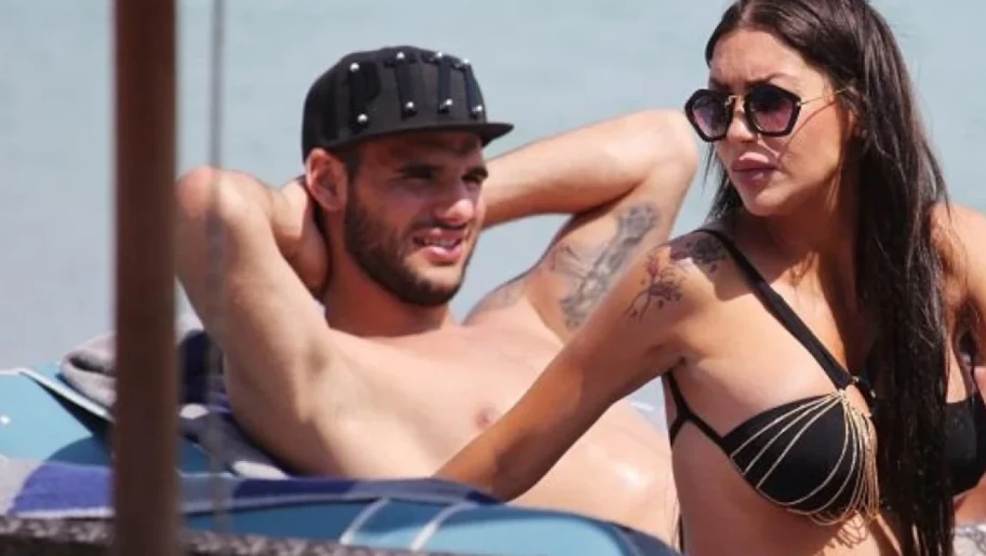 Ταχτσίδης: Ευδιάθετος με εντυπωσιακή συντροφιά σε resort των Κυκλάδων