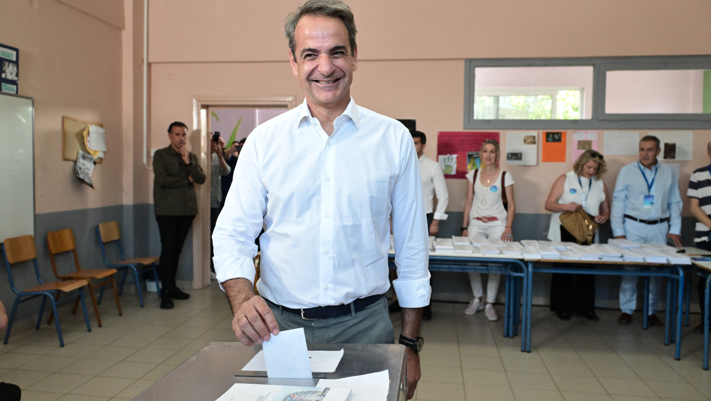 Μητσοτάκης: Η χιουμοριστική δήλωση πάνω από την κάλπη - «Με το... δεξί»