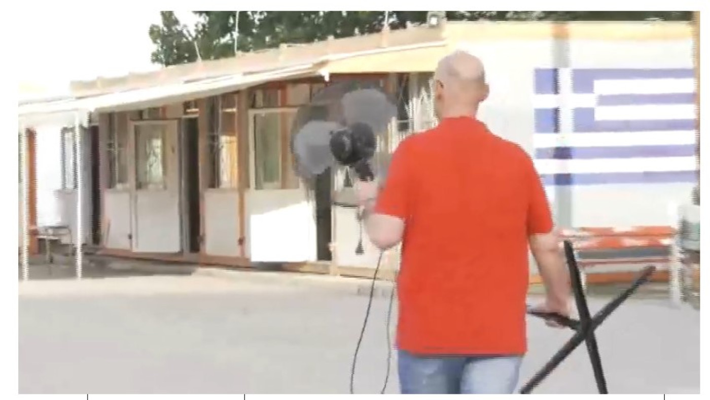 Θεσσαλονίκη: Γονείς έφεραν ανεμιστήρες για να δώσουν τα παιδιά τους Πανελλήνιες