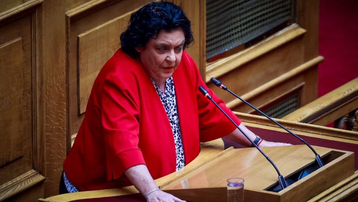 Αναστάτωση στο πλατό του ANT1: Χτύπησε το γόνατο της η Λιάνα Κανέλλη