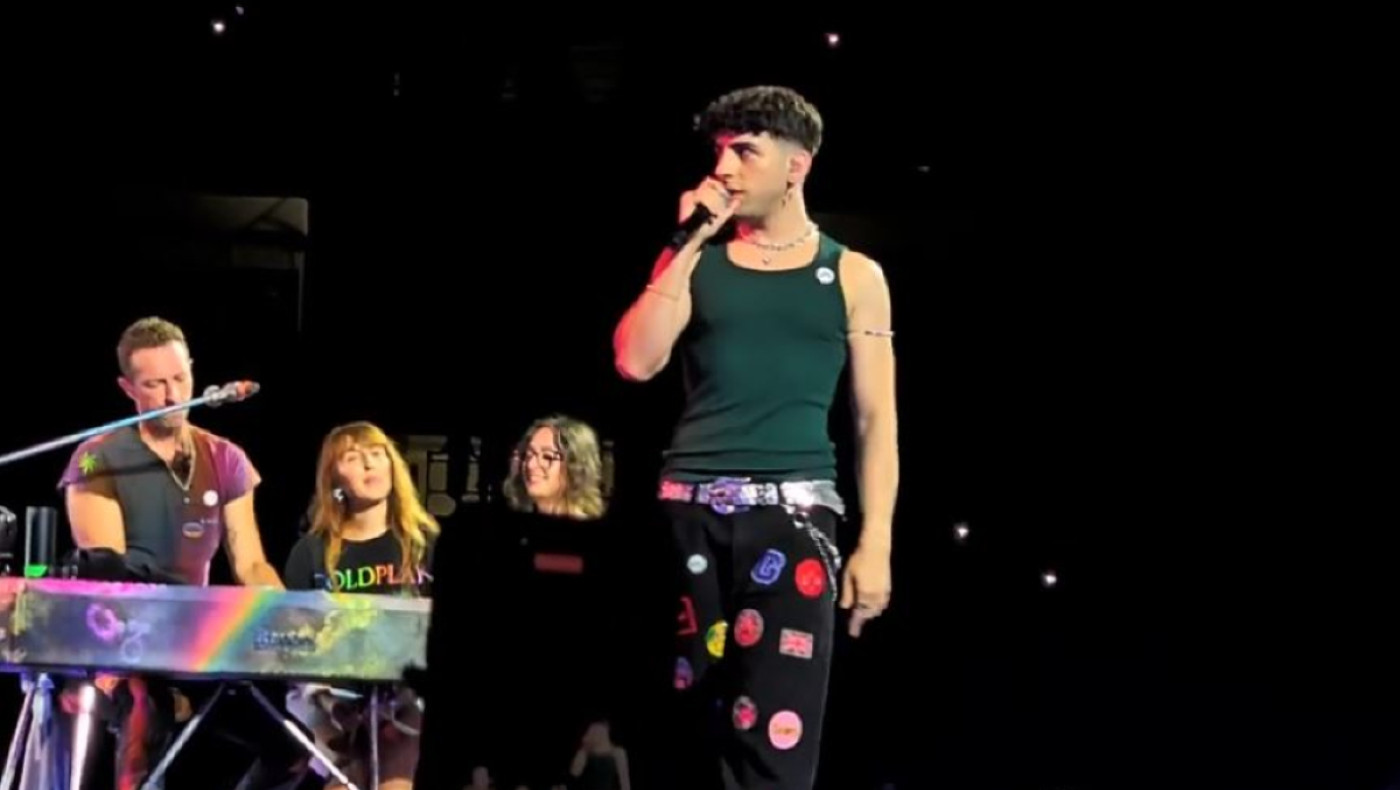 ZAF: Ποιος είναι ο καλλιτέχνης που τραγούδησε στο live των Coldplay
