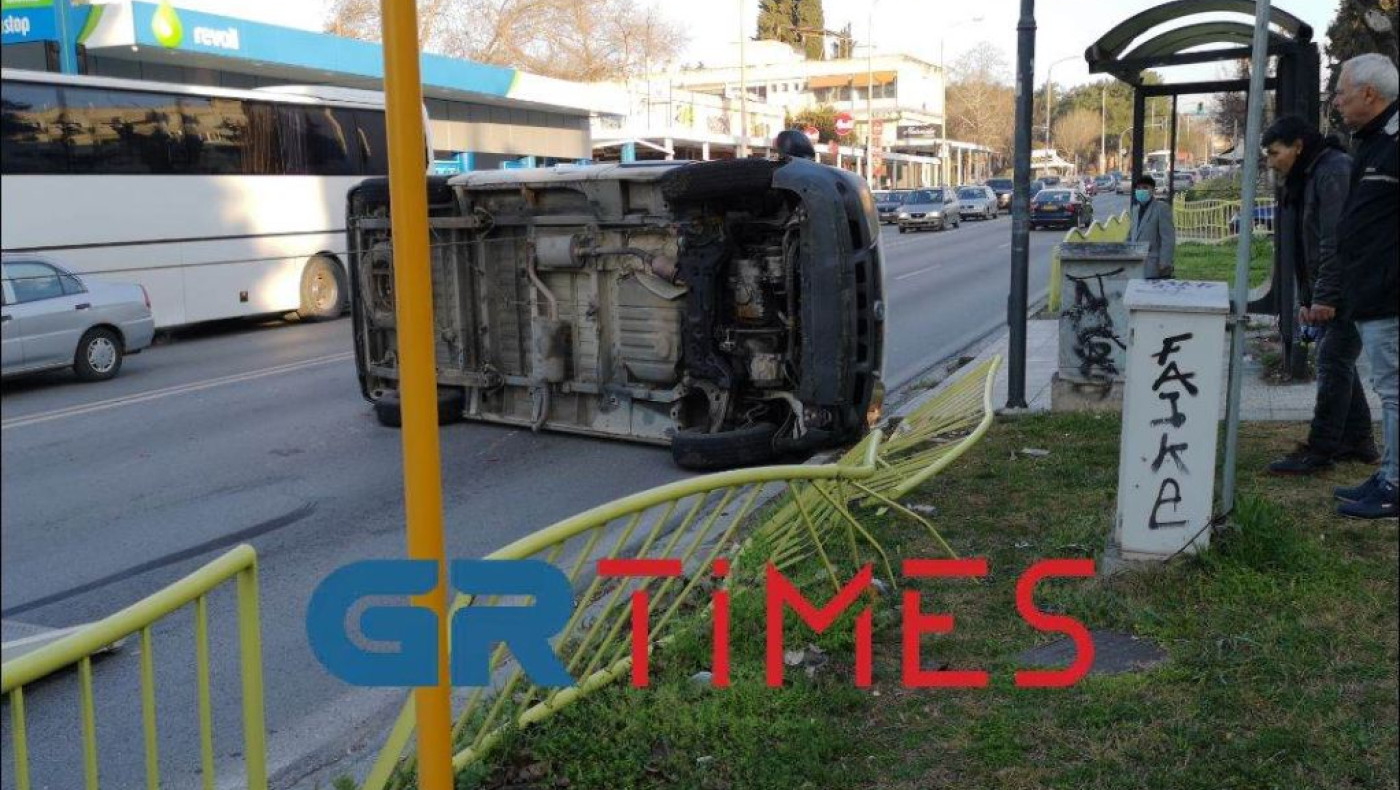 Θεσσαλονίκη: Τούμπαρε ΙΧ στο κέντρο - Κυκλοφοριακό κομφούζιο στο σημείο