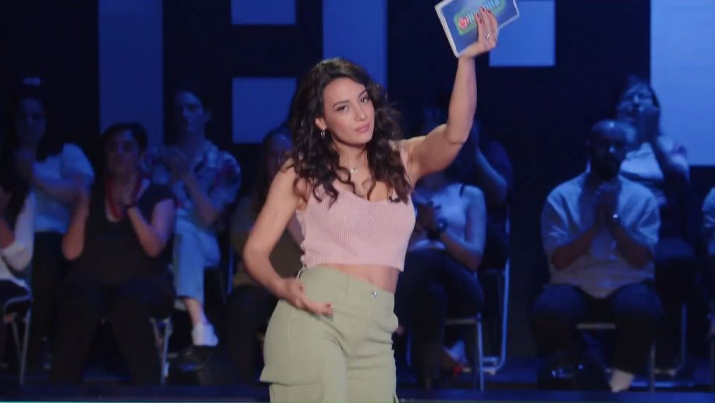 Ευγενία Σαμαρά: Χόρεψε τσιφτετέλι και έβαλε «φωτιά» στο πλατό της ΕΡΤ! (vid)