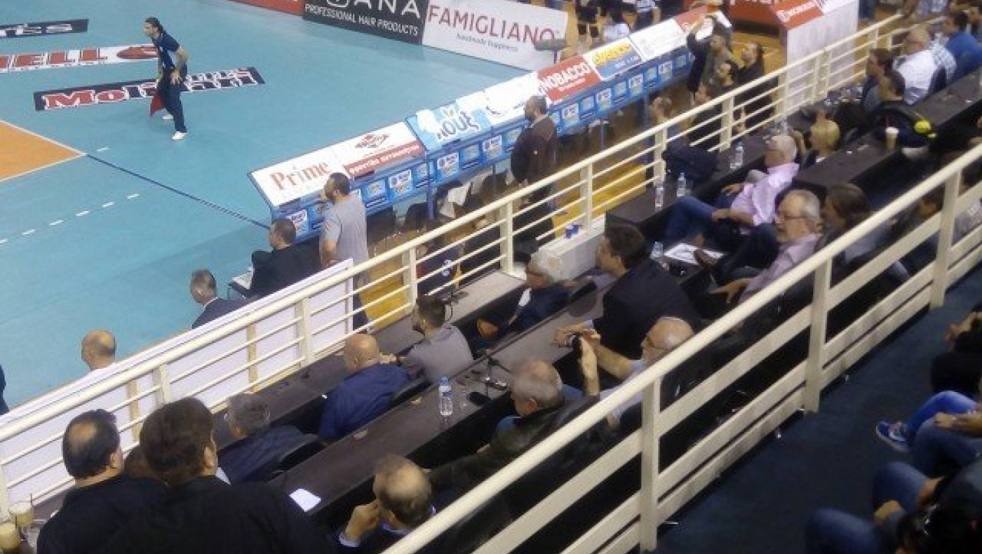 Στο Παλατάκι ο Ιβάν        μαζί με τον Τζιτζικώστα!