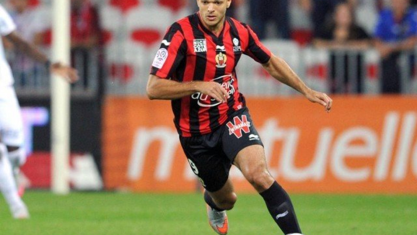 «Σφάζονται» στα πόδια του Μπεν Αρφά Λίβερπουλ και Τσέλσι! (video)