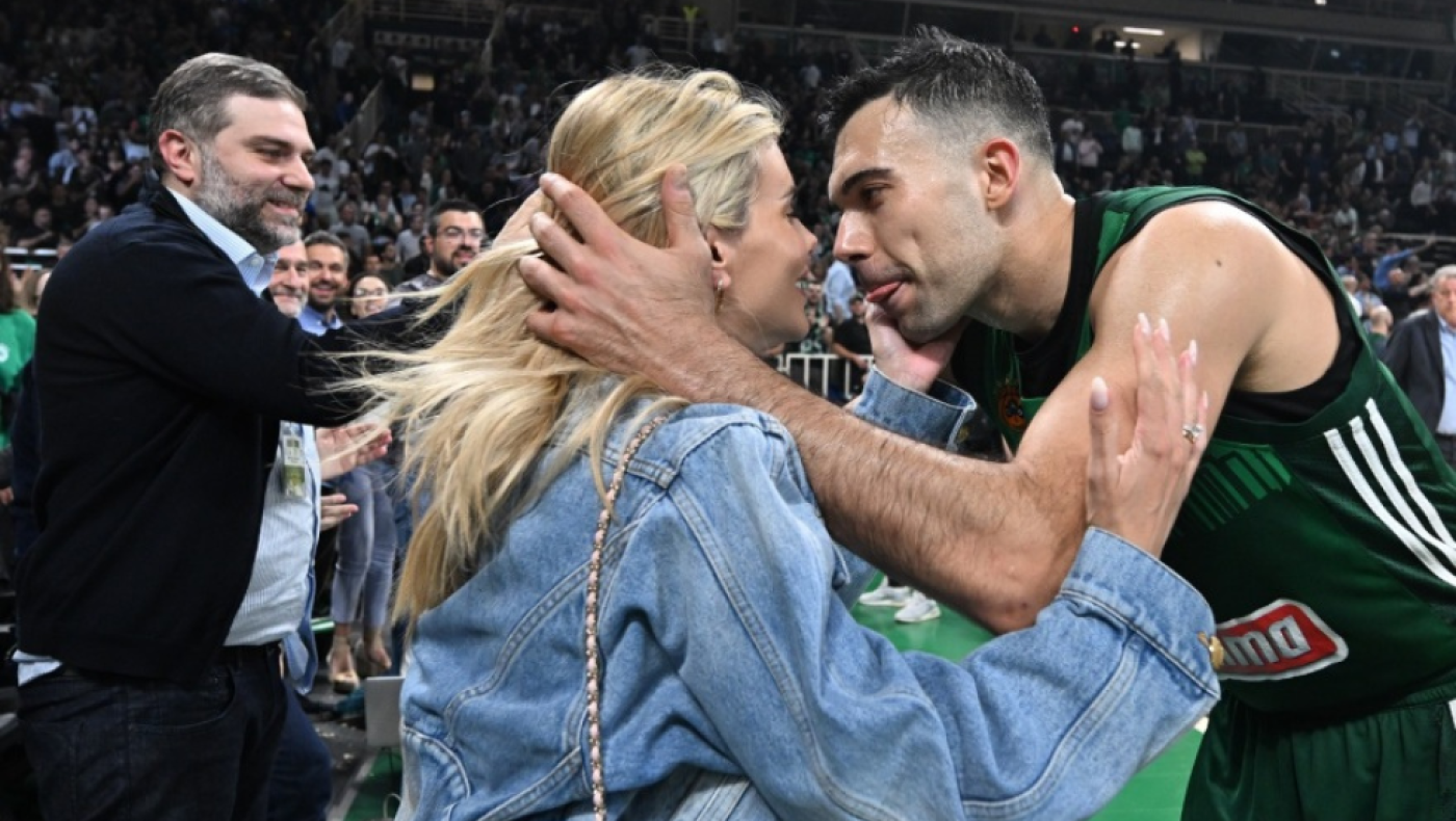 Σλούκας: Η σύζυγός του τον φωτογραφίζει αγκαλιά με τον νεογέννητο γιο του