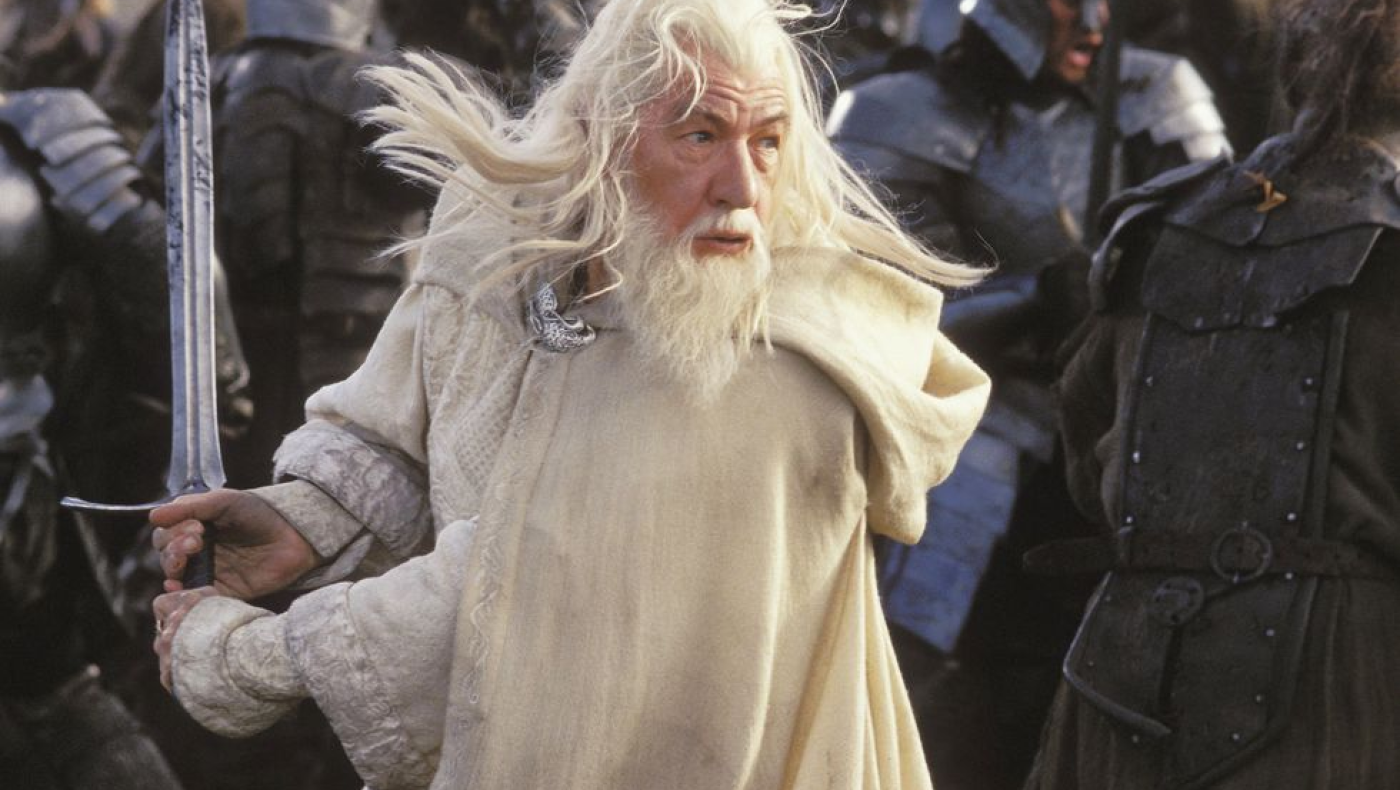 Tρομερό ατύχημα για τον «Gandalf» - Έπεσε από τη σκηνή ενώ έπαιζε