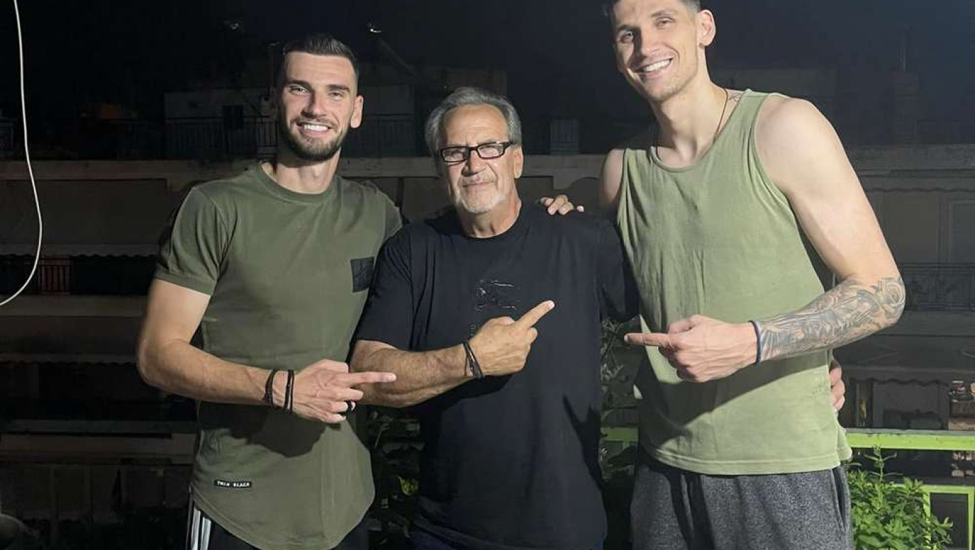 Δημήτρης Μήτογλου: Υποδοχή με ψητό αρνί στους γιους του Ντίνο και Σίμο (pics)