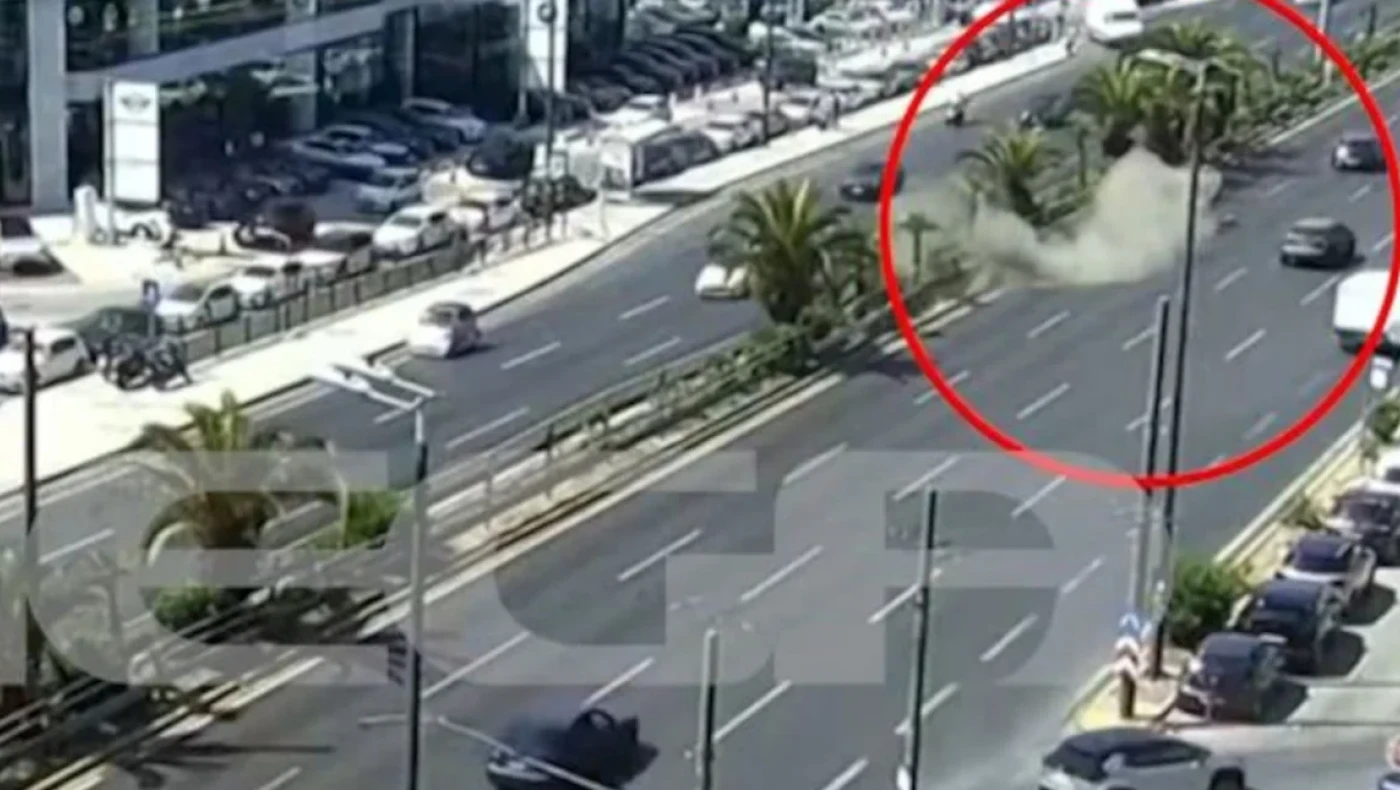 Τροχαίο-ΣΟΚ στη Λεωφόρο Συγγρού: Αυτοκίνητο έκανε πέντε τούμπες στον αέρα (vid)