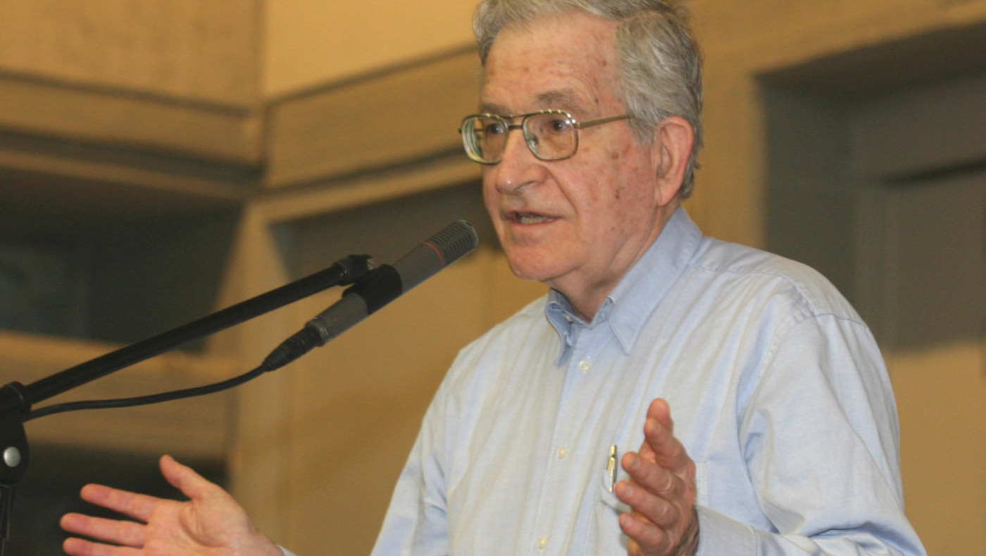 Νοάμ Τσόμσκι: «Είναι ψέμα ότι πέθανε», λέει η σύζυγός του
