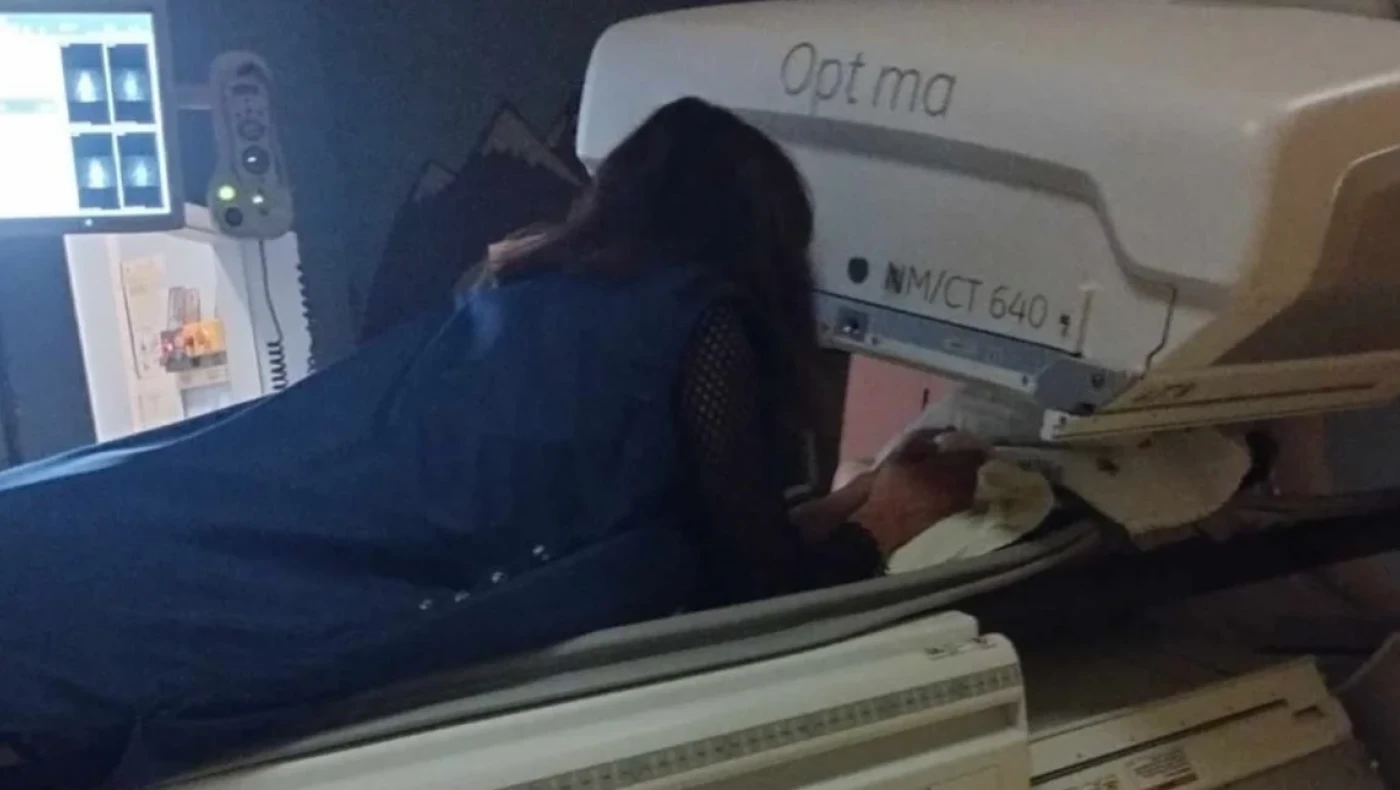 Ακτινολόγος μπήκε αγκαλιά με εγκαταλελειμμένο βρέφος στον αξονικό τομογράφο