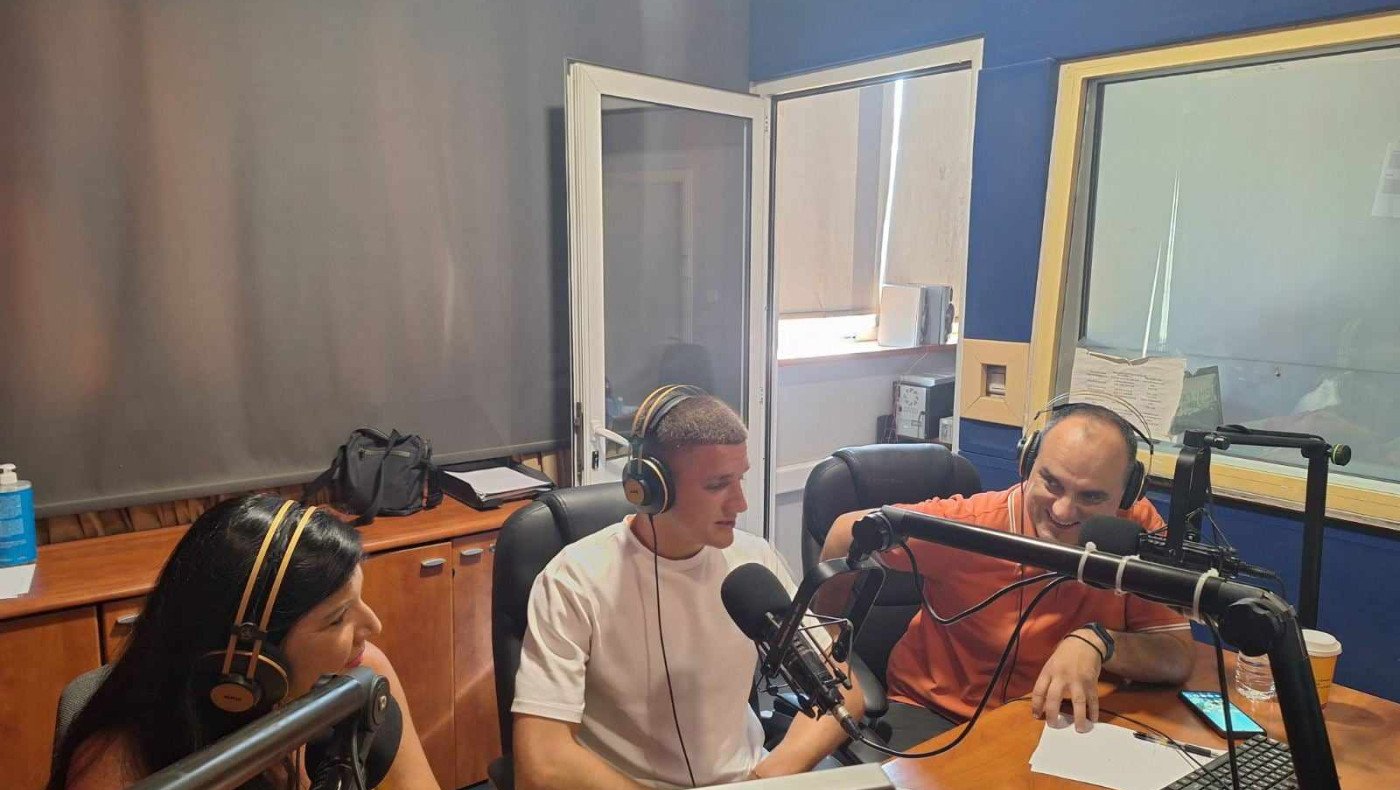 Ο Τζόλης στο στούντιο του Metropolis 95.5: «Ελπίζω να συνεργαστώ ξανά με τον Κωνσταντέλια, σκέφτομαι μόνο το εξωτερικό!» (pics+vids)