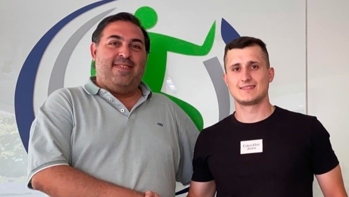 Ο Σέφα Ολιγκερτ στον Παύλο Μελά