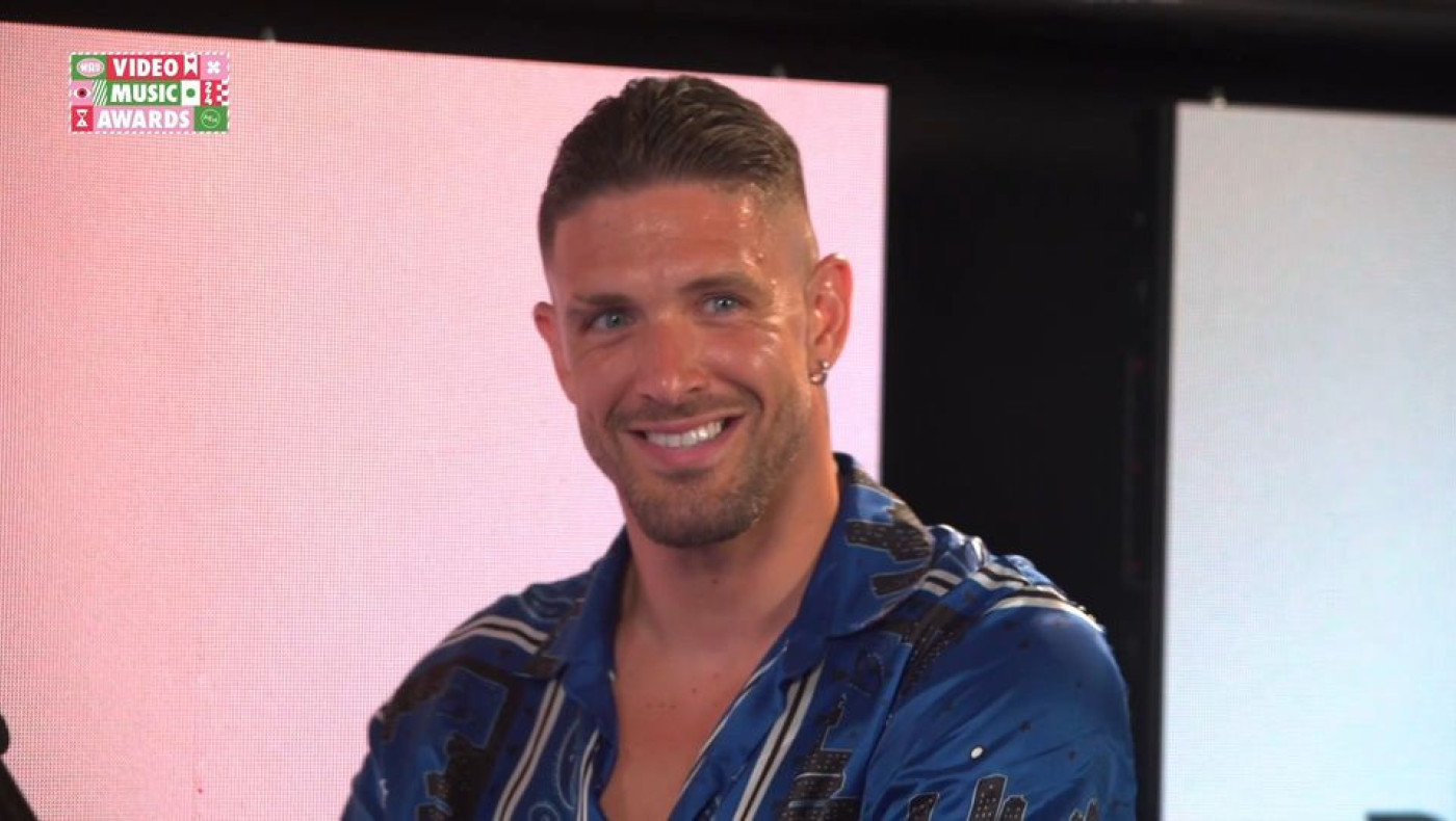 Αλέξανδρος Πασχαλάκης: Σε τι εστιάζει πάνω του όταν κοιτάζει στον καθρέφτη του;