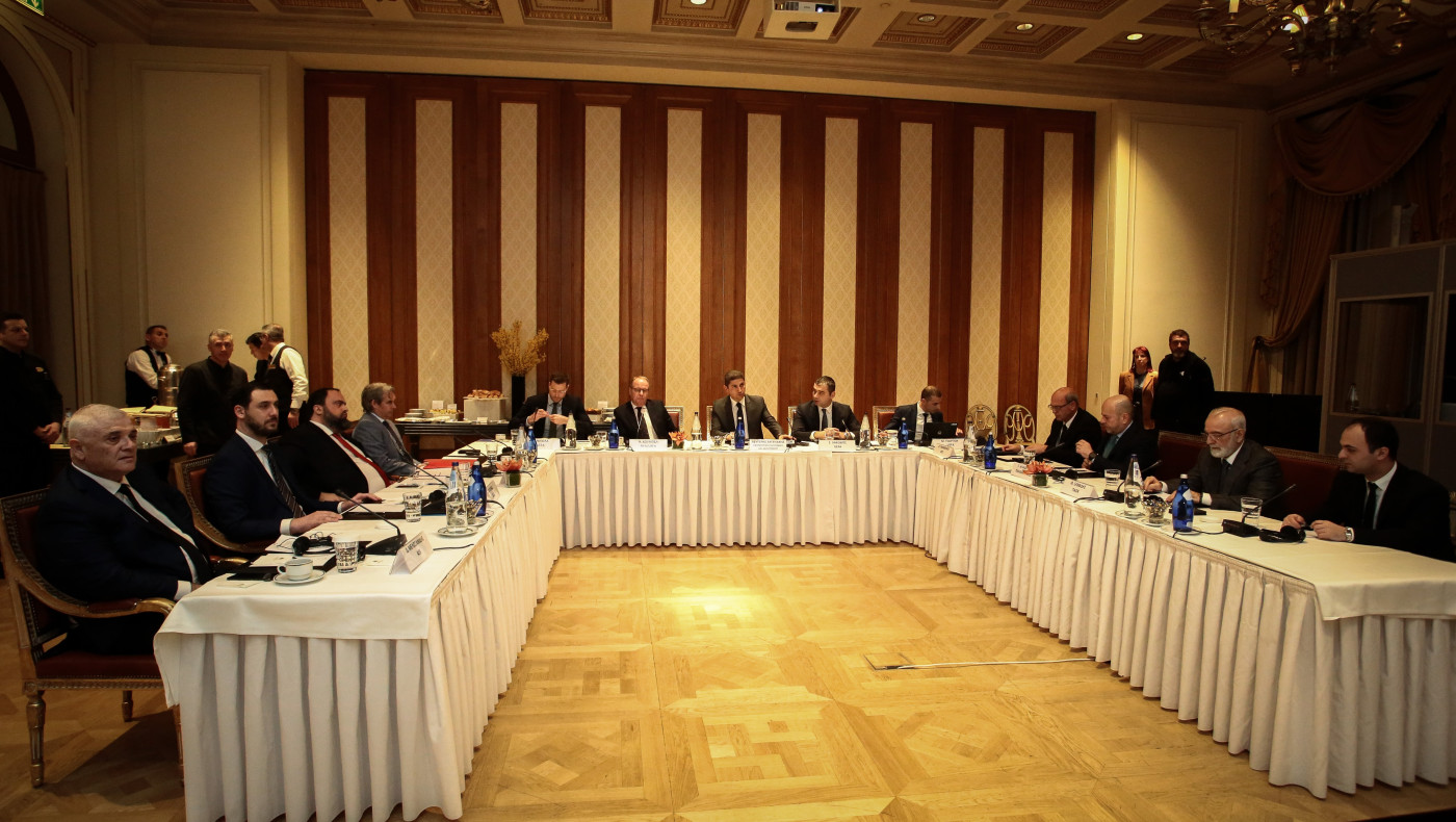 «Συμμαχία» ελέω πλέι οφ, αλλά να μπει stop στο one man show