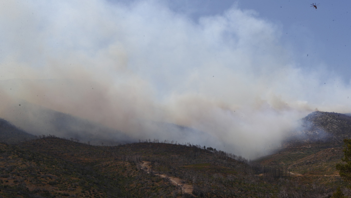 Φωτιά στην Πάρνηθα: «Χωρίς ενεργό μέτωπο η πυρκαγιά, παραμένουν διάσπαρτες εστίες»