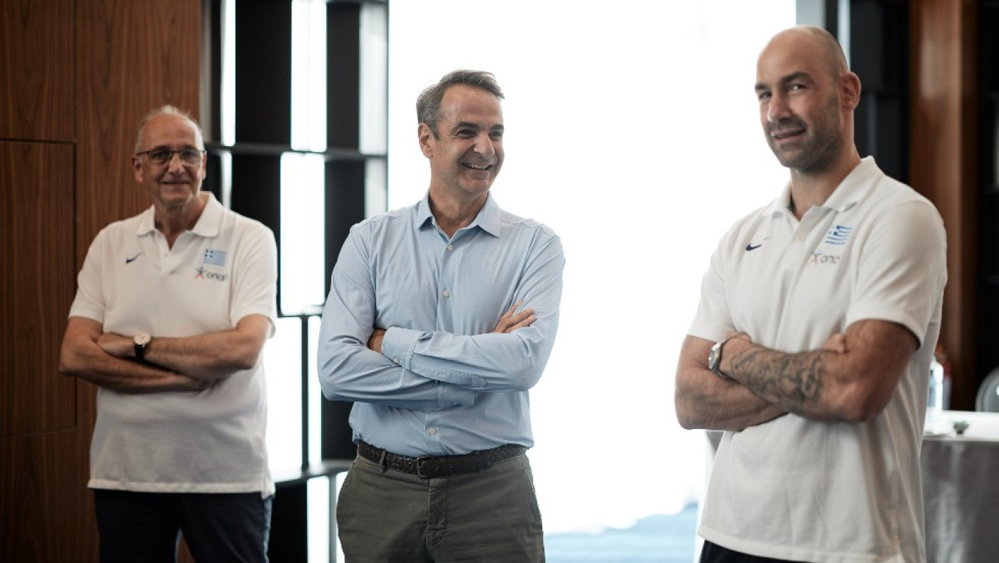 Επισκέφτηκε την Εθνική Ελλάδας ο Κυριάκος Μητσοτάκης-Τα δώρα των αθλητών