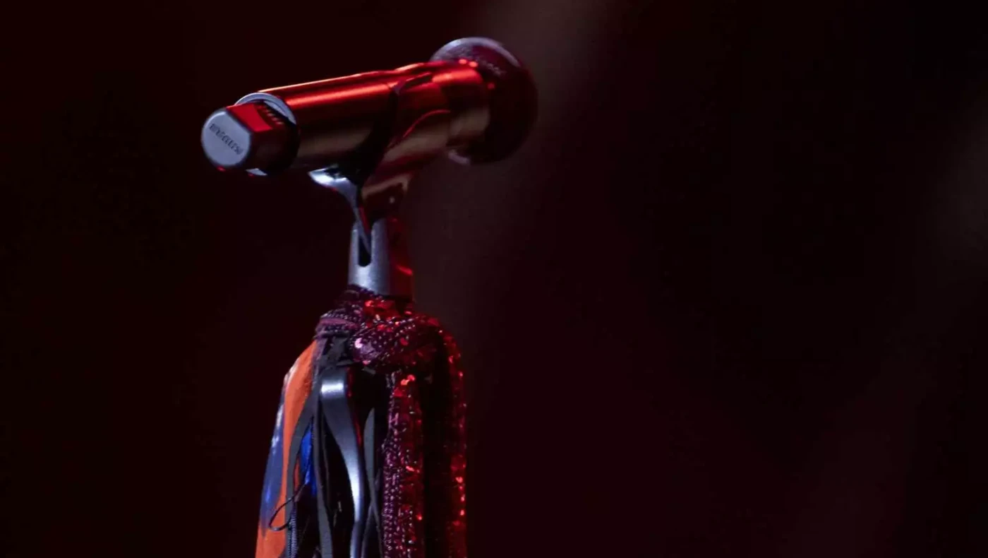 Πασίγνωστος τραγουδιστής στα «δίχτυα» της οικονομικής εισαγγελίας για φοροδιαφυγή