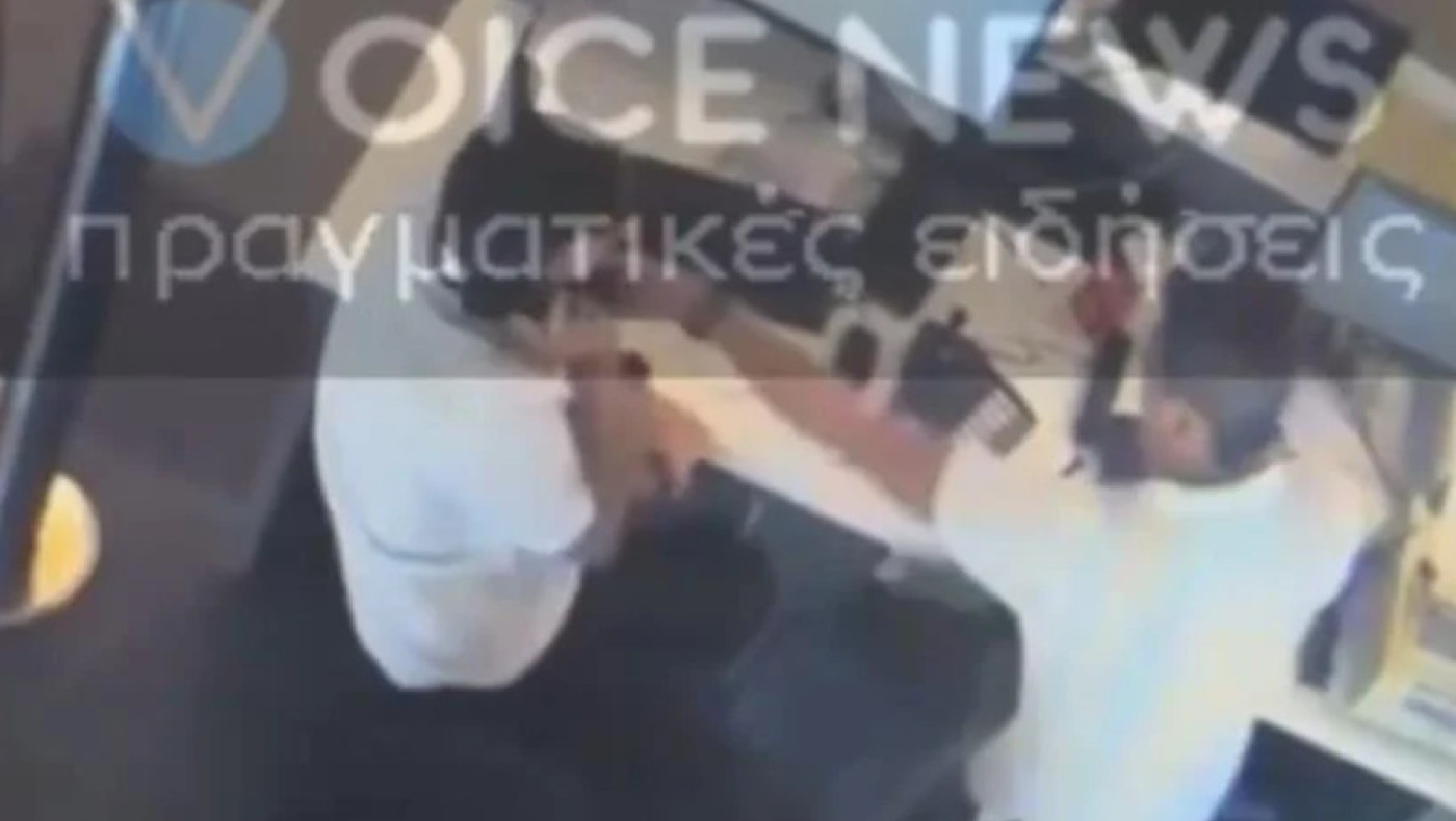 Βίντεο-ντοκουμέντο: Ο Λευτέρης Αυγενάκης επιτίθεται σε εργαζόμενο αεροπορικής εταιρείας