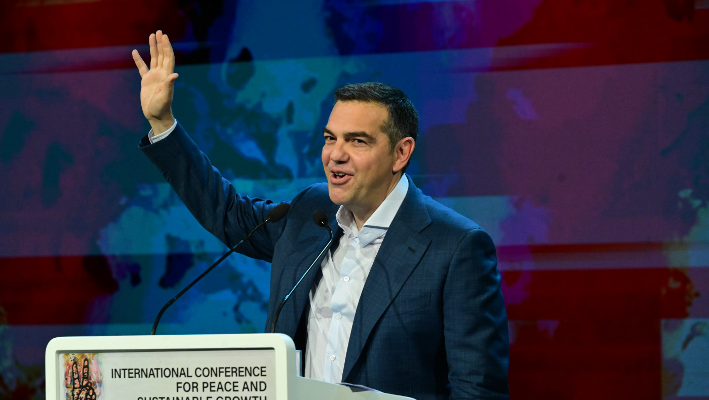 Ξεσπούν τα ΣΥΡΙΖΟτρολ κατά του Τσίπρα - «Πού βρήκαν τα 2,5 εκατ. ευρώ;»