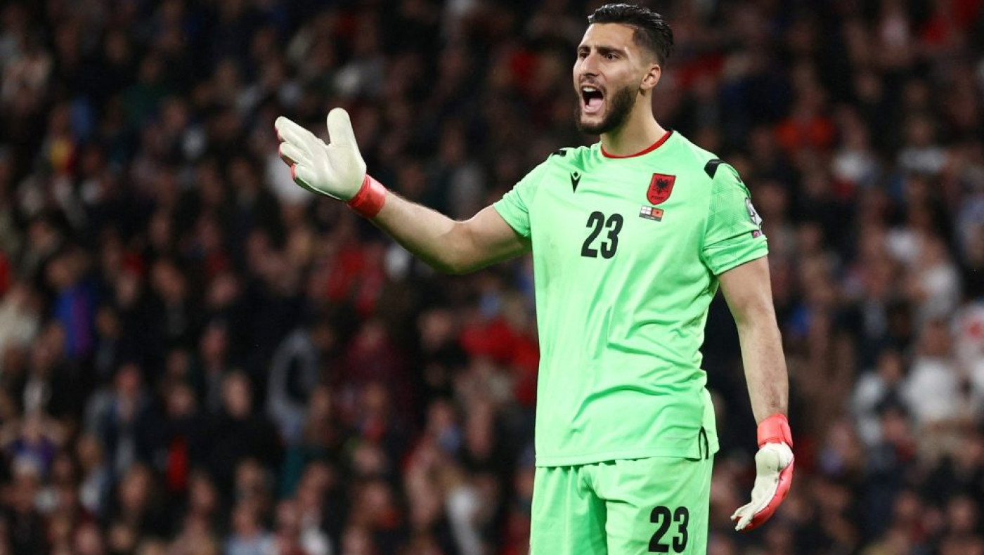 ΑΕΚ: Ο Στρακόσα στα γραφεία της Ένωσης για τις υπογραφές