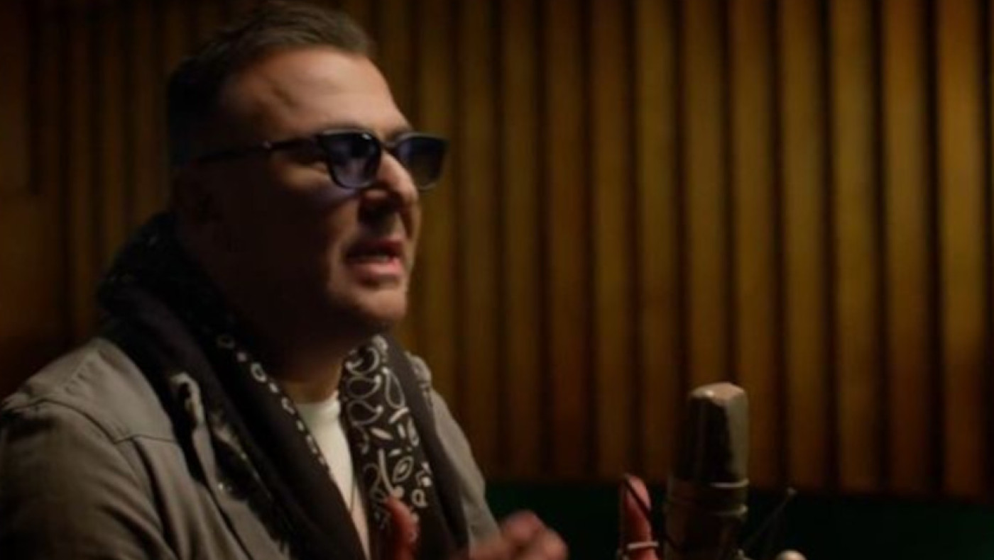 Ρέμος σε συναυλία του: «Είμαι εδώ όρθιος γιατί με αγαπάτε»